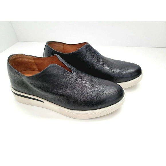 Gentle Souls By Kenneth Cole Leather 